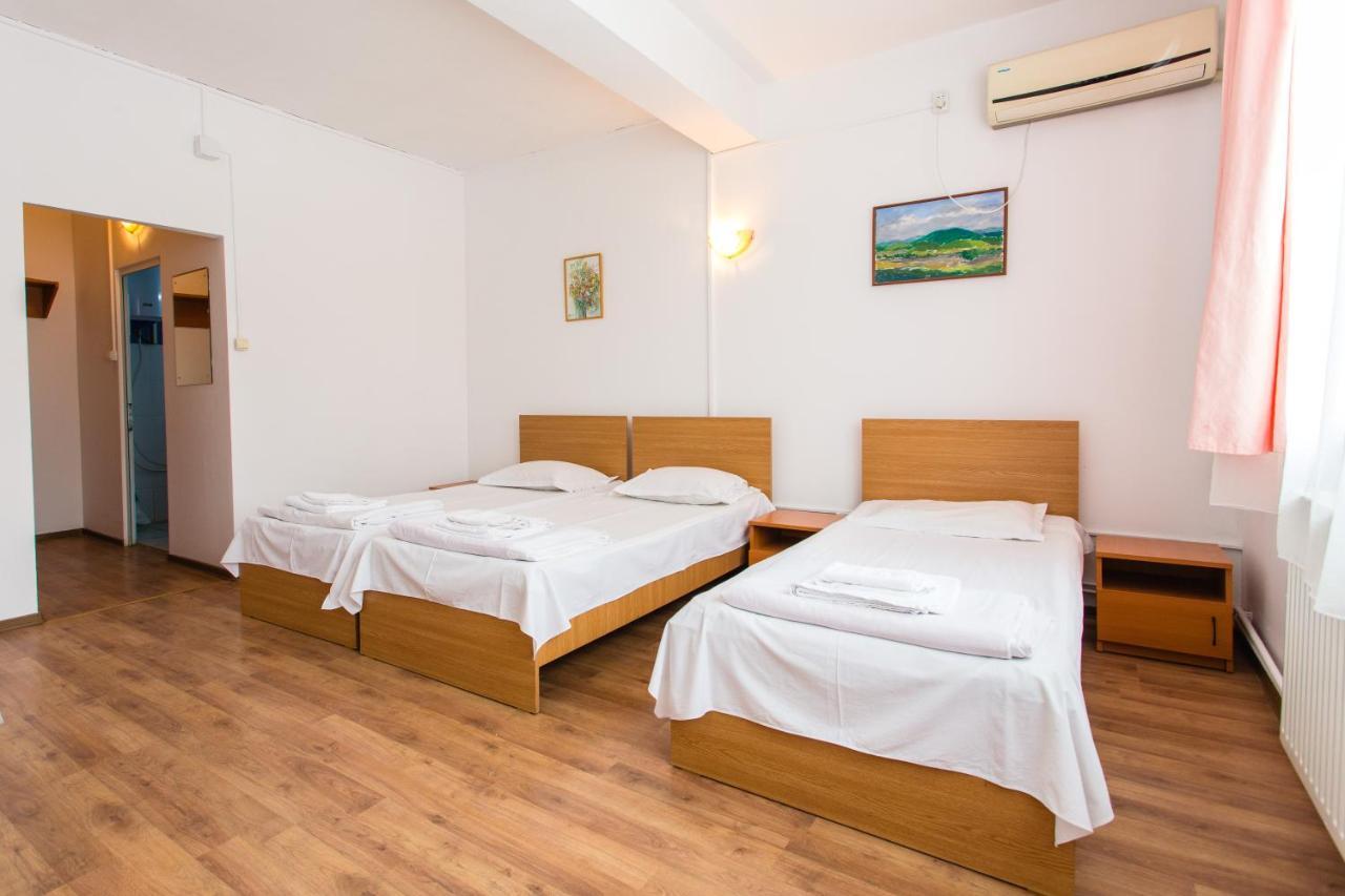 Hostel Horia Plopeni Εξωτερικό φωτογραφία