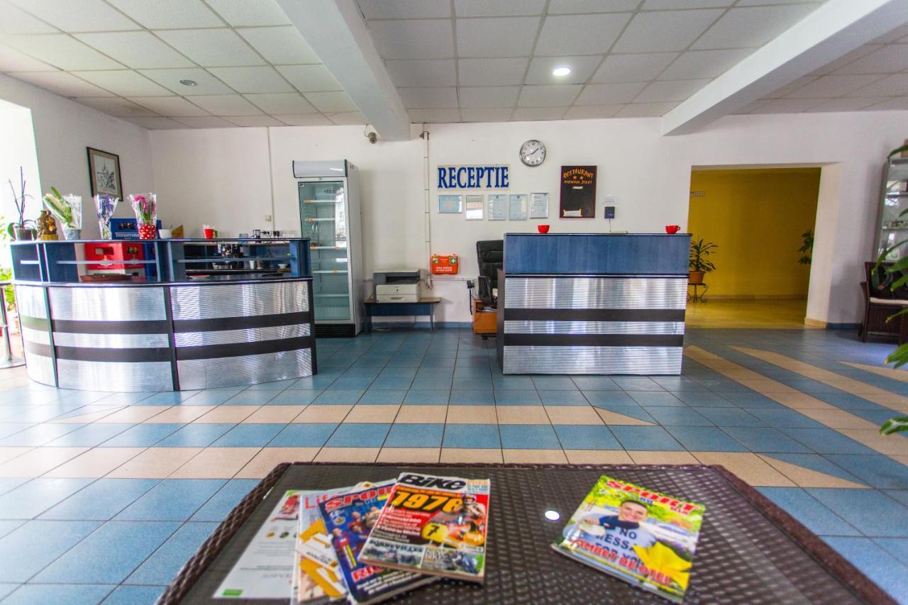 Hostel Horia Plopeni Εξωτερικό φωτογραφία