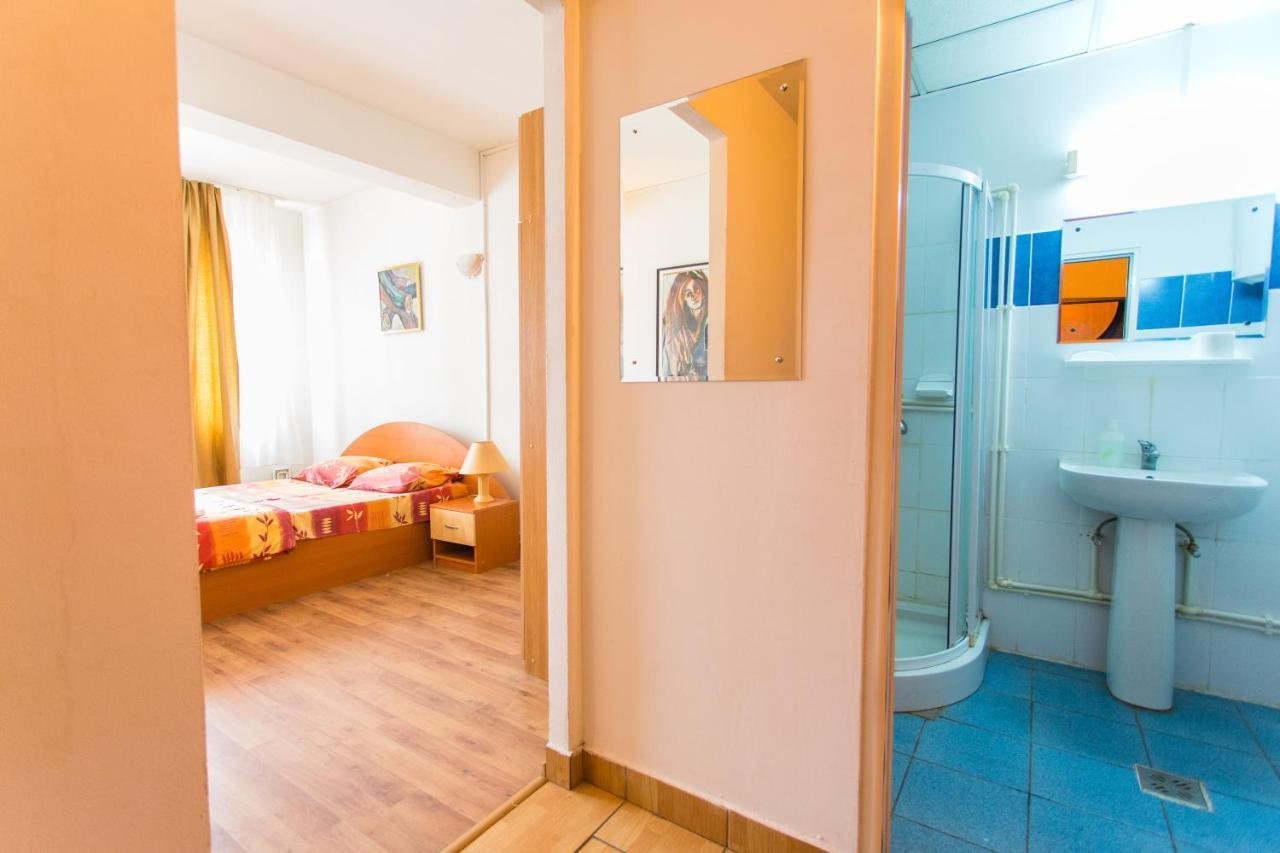 Hostel Horia Plopeni Εξωτερικό φωτογραφία