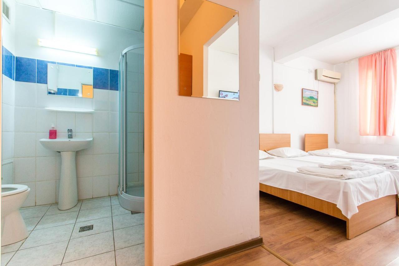 Hostel Horia Plopeni Εξωτερικό φωτογραφία