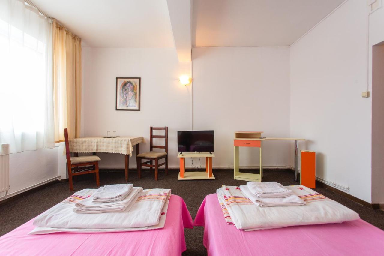 Hostel Horia Plopeni Εξωτερικό φωτογραφία