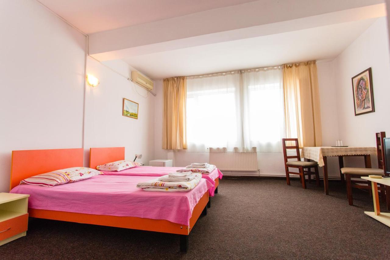 Hostel Horia Plopeni Εξωτερικό φωτογραφία