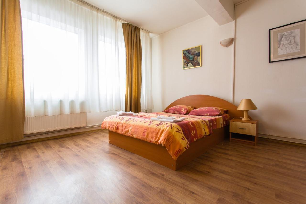 Hostel Horia Plopeni Εξωτερικό φωτογραφία