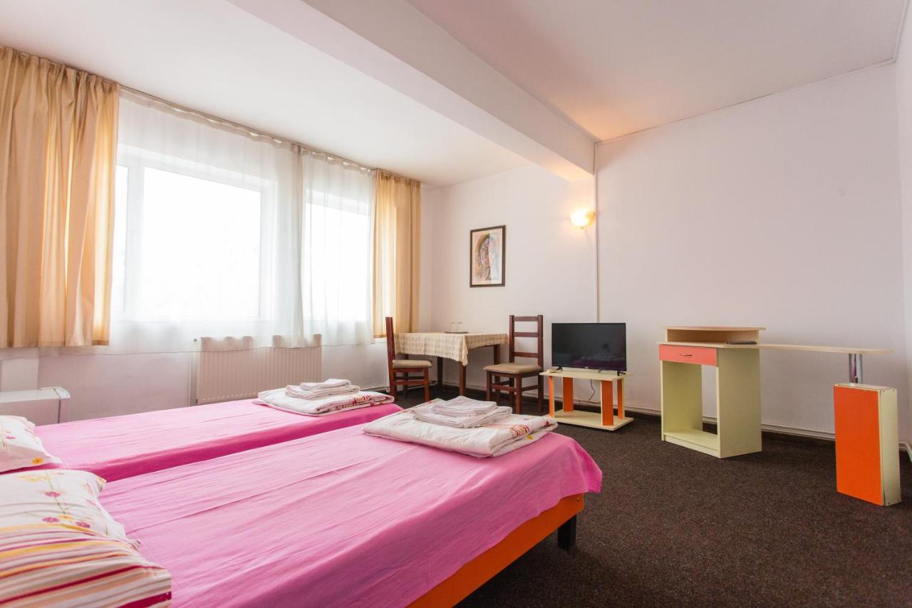 Hostel Horia Plopeni Εξωτερικό φωτογραφία